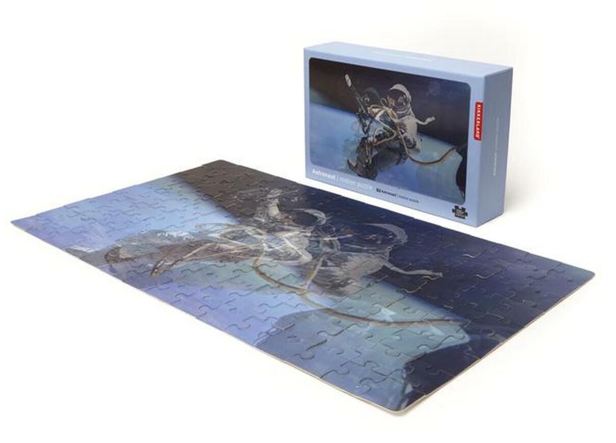 studio brillantine astronaut in space lenticular puzzle